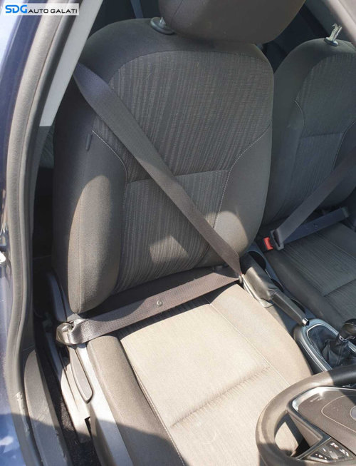Scaun Dreapta Fata Pasager Opel Astra J Hatchback 2009 - 2015