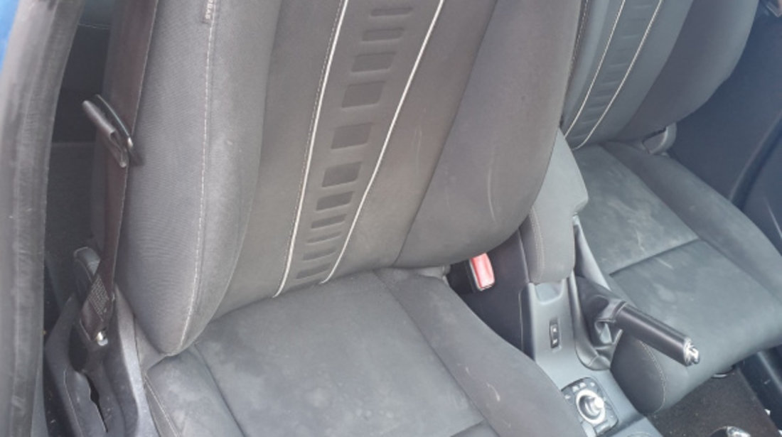 Scaun Dreapta Fata Pasager Textil Renault Megane 3 2008 - 2016