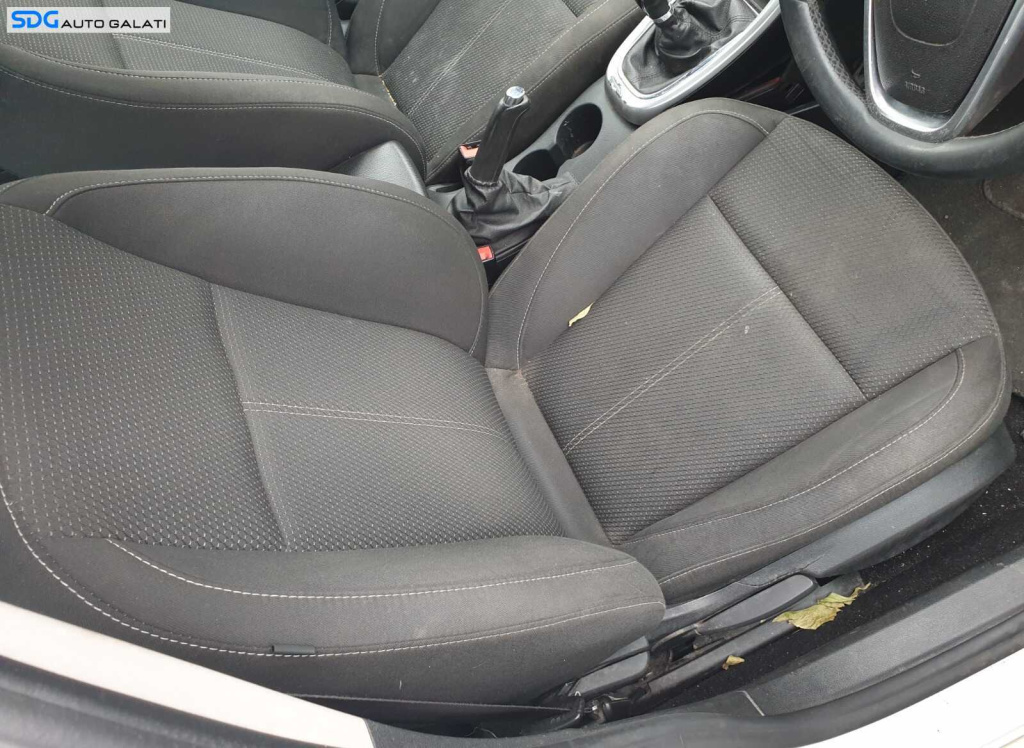 Scaun Dreapta Fata Textil Fara Incalzire Opel Astra J 2009 - 2016 [C7339]