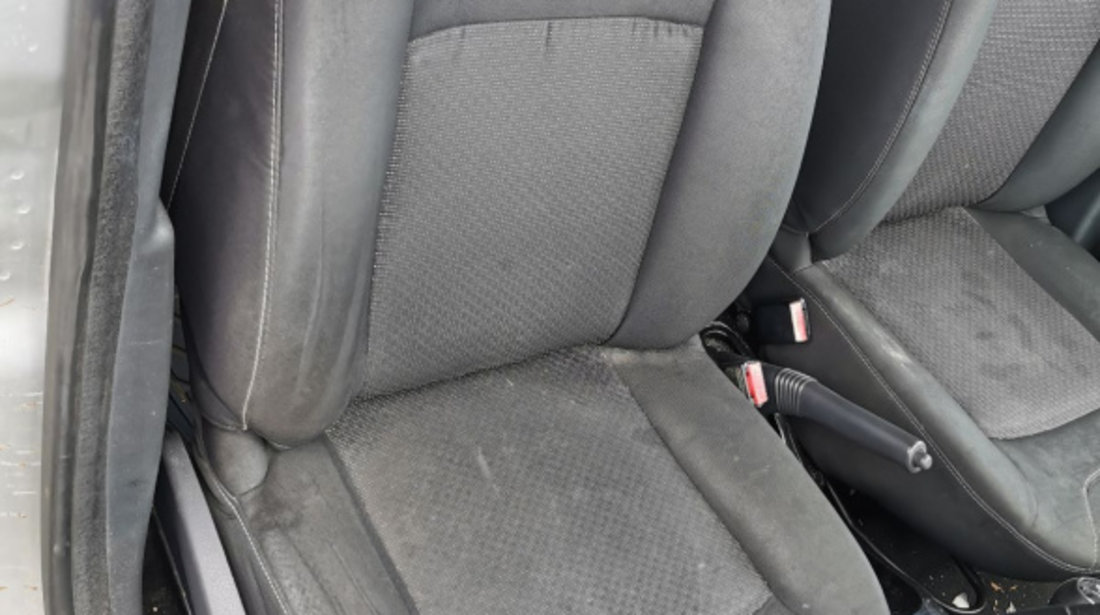 Scaun Fata Dreapta Pasager Textil Fara Incalzire Dacia Duster 1 HS 2010 - 2015 [0552]