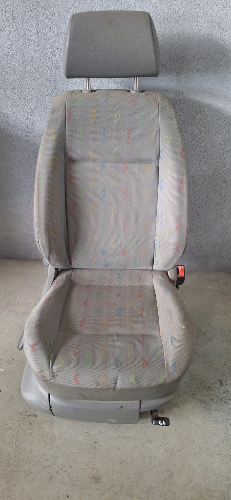 Scaun fata dreapta Volkswagen Caddy 3 (2004-2010) 1.9 Motorina 2008, FĂRĂ COD