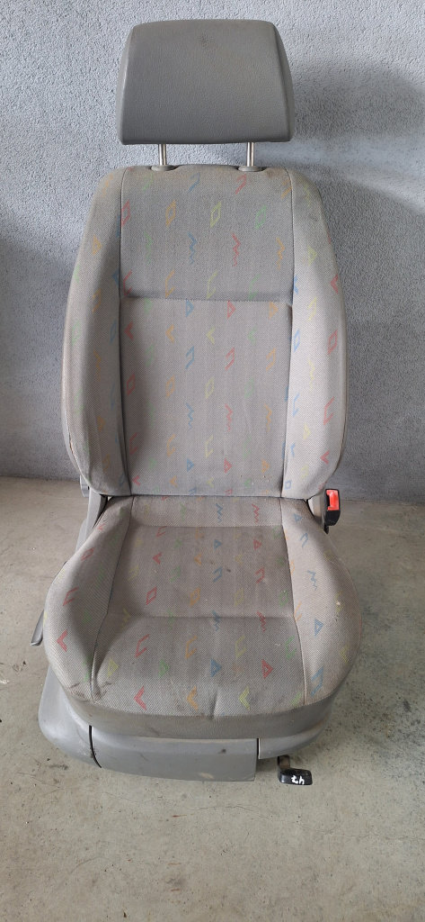 Scaun fata dreapta Volkswagen Caddy 3 (2004-2010) 1.9 Motorina 2008, FĂRĂ COD