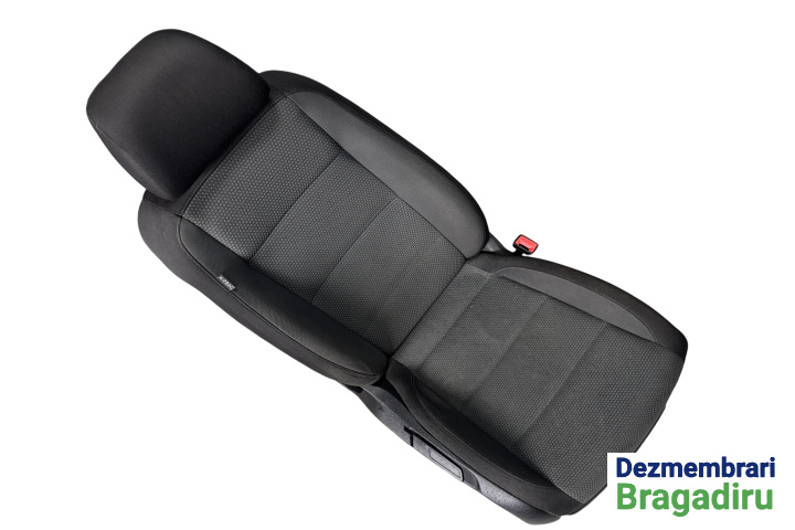 Scaun fata dreapta Volkswagen VW Golf 6 [2008 - 2015] wagon 5-usi 1.6 TDI BlueMotion MT (105 hp) Cod motor: CAY, Cod cutie: LUB, Cod culoare: LA7W