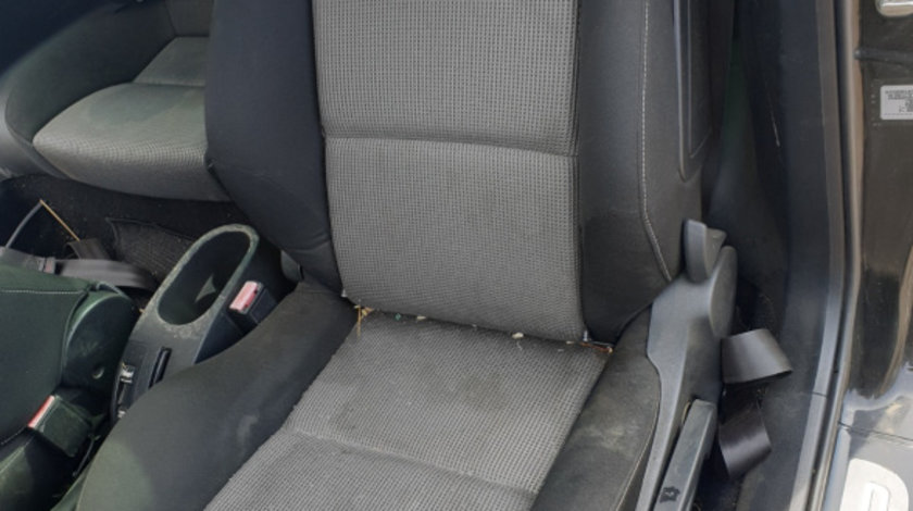 Scaun Fata Stanga Textil Fara Incalzire Peugeot 207 CC Cabrio 2006 - 2014