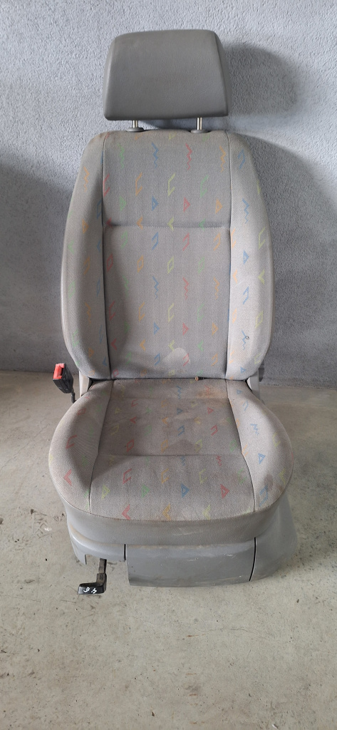 Scaun fata stanga Volkswagen Caddy 3 (2004-2010) 1.9 Motorina 2008, FĂRĂ COD