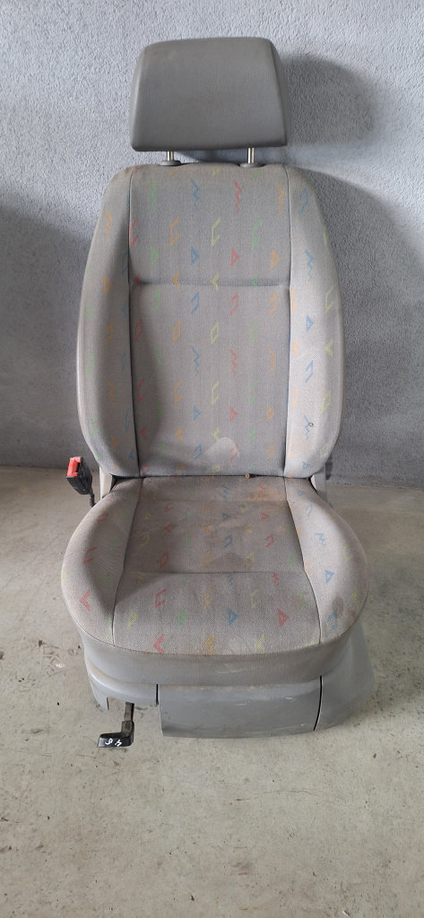 Scaun fata stanga Volkswagen Caddy 3 (2004-2010) 1.9 Motorina 2008, FĂRĂ COD