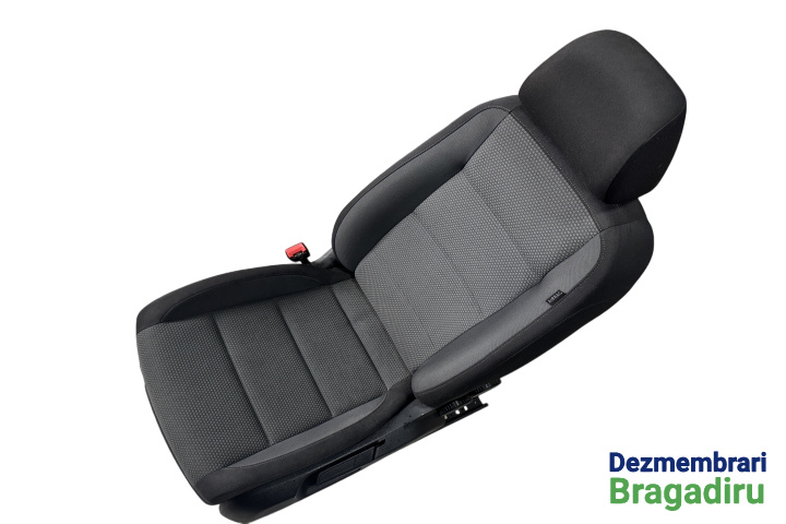 Scaun fata stanga Volkswagen VW Golf 6 [2008 - 2015] wagon 5-usi 1.6 TDI BlueMotion MT (105 hp) Cod motor: CAY, Cod cutie: LUB, Cod culoare: LA7W