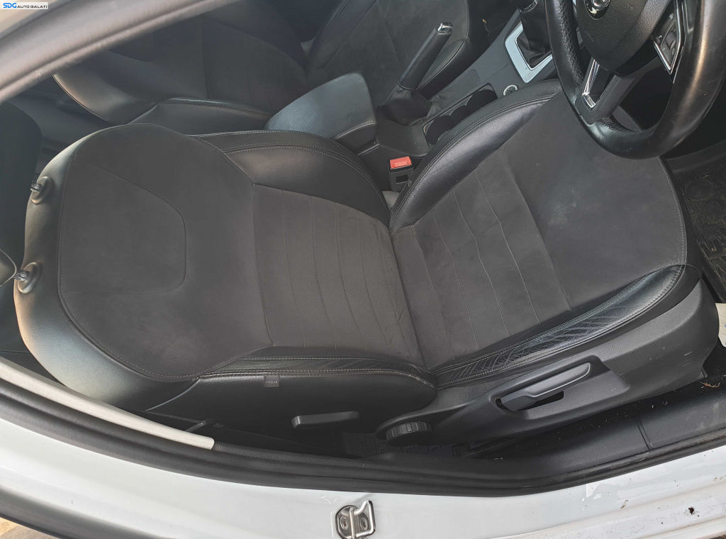 Scaun Semi Piele Alcantara Dreapta Fata Pasager Fara Incalzire Skoda Octavia 3 2013 - 2020 [K5848] [K5850]