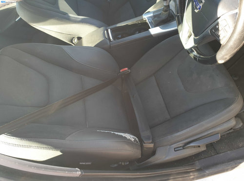 Scaun Semi Piele Fara Incalzire Dreapta Fata Manual cu Imperfectiuni Volvo S60 2010 - 2018 [K1858]