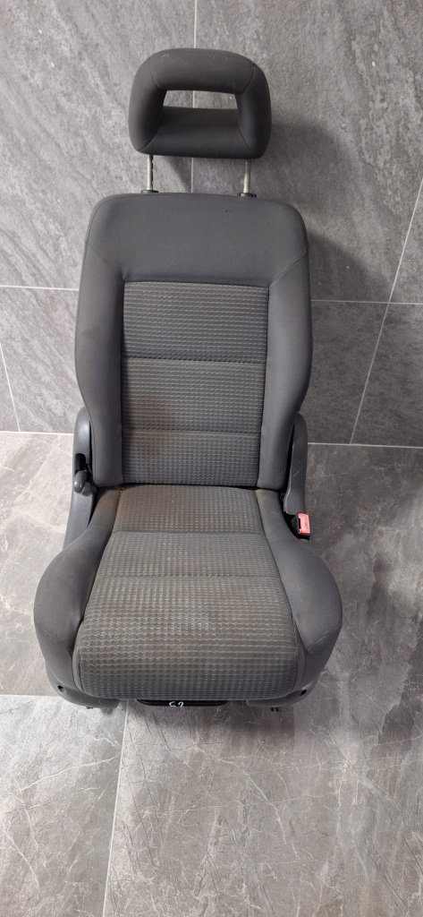 Scaun spate dreapta Volkswagen Sharan (2000-2010) 1.9 Motorina 2003, -