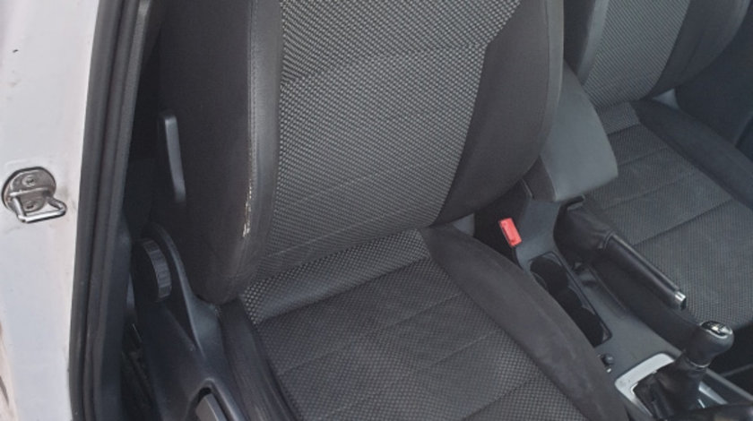 Scaun Textil Dreapta Fata Fara Incalzire Skoda Octavia 3 2013 - 2017 [C4352]