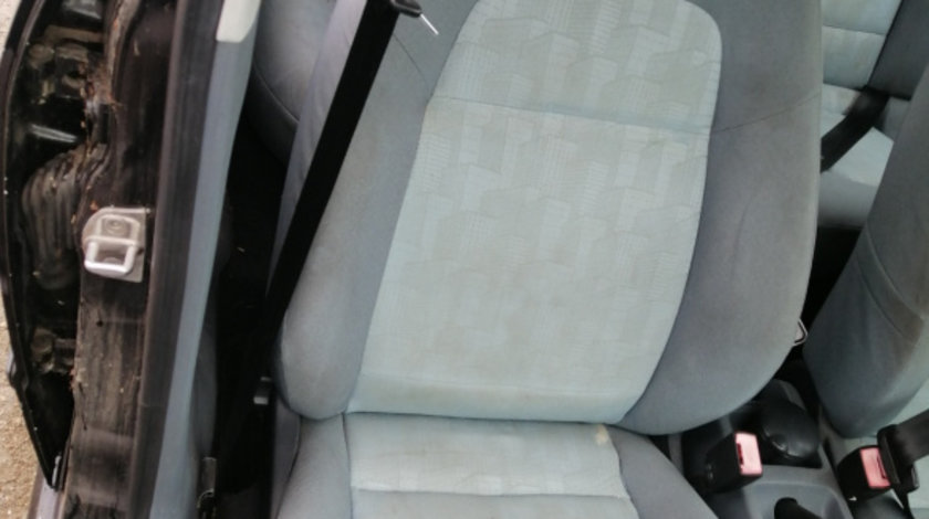 Scaun Textil Dreapta Fata Pasager cu Incalzire Skoda Fabia 1 2000 - 2007