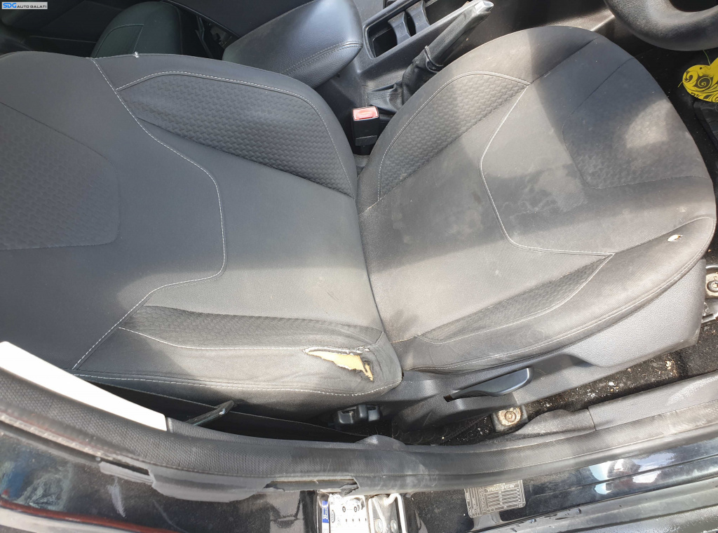 Scaun Textil Fara Incalzire Dreapta Fata Manual cu Uzura Ford Focus 3 2010 - 2018 [K6427]