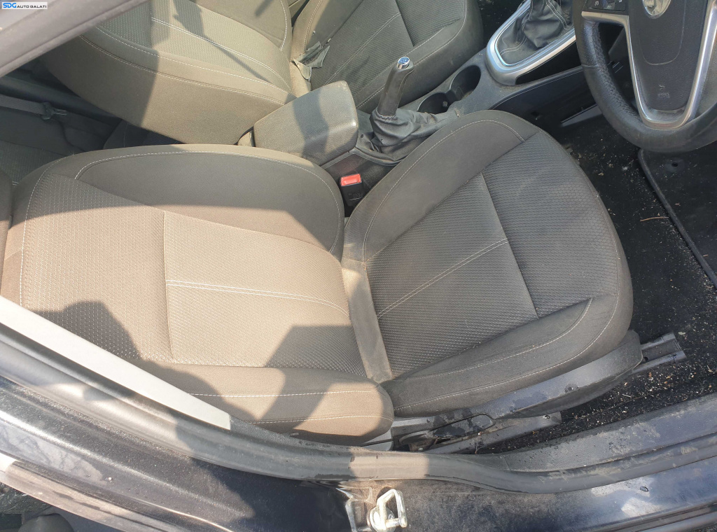 Scaun Textil Fara Incalzire Dreapta Fata Manual Opel Astra J 2009 - 2016 [K3401]