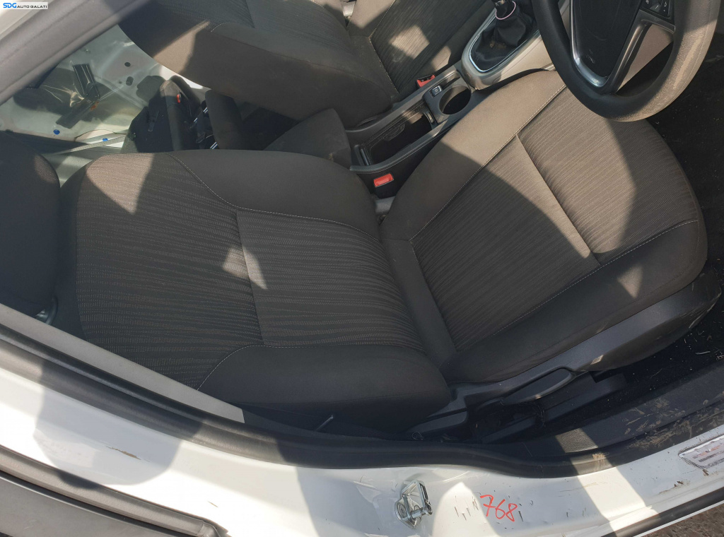 Scaun Textil Fara Incalzire Dreapta Fata Manual Opel Astra J 2009 - 2016 [K3640]