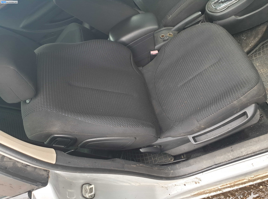Scaun Textil Fara Incalzire Dreapta Fata Manual Citroen C4 Coupe 2 Usi 2004 - 2012 [K5994]