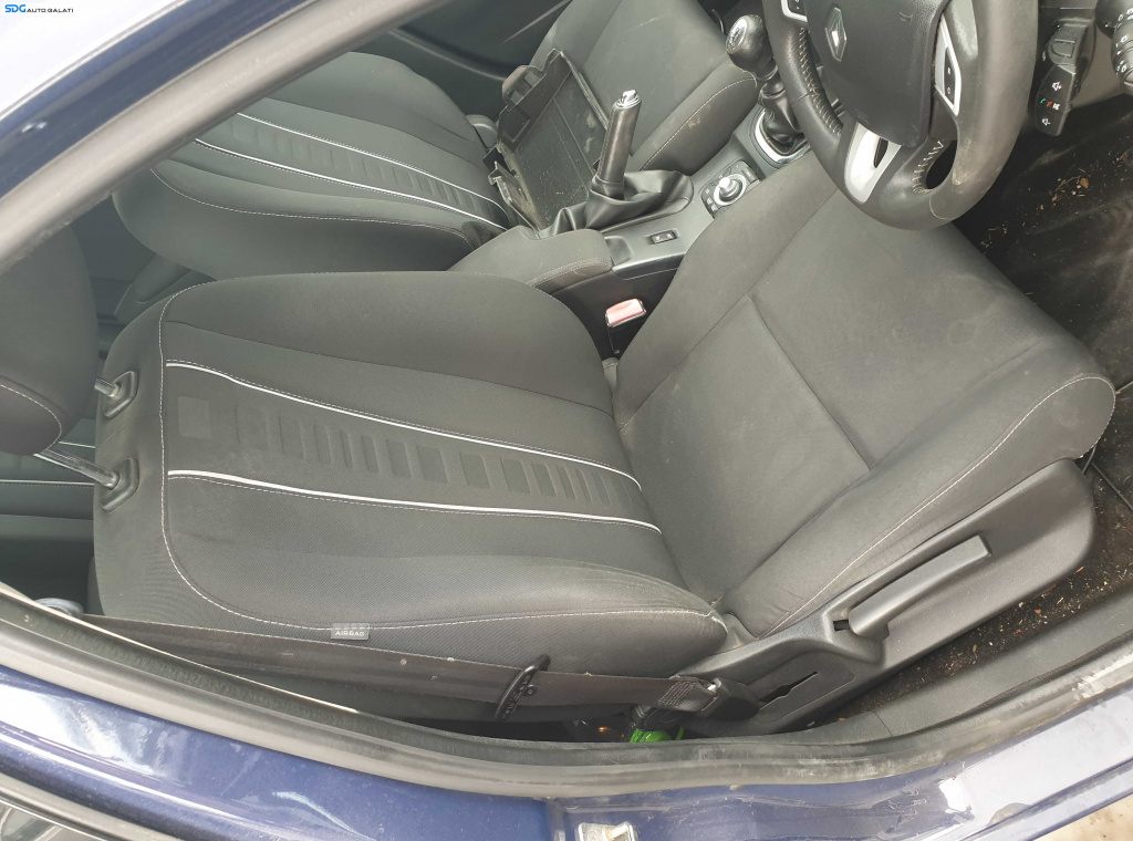 Scaun Textil Fara Incalzire Dreapta Fata Pasager Manual cu uzura Renault Megane 3 2008 - 2016 [K6283]