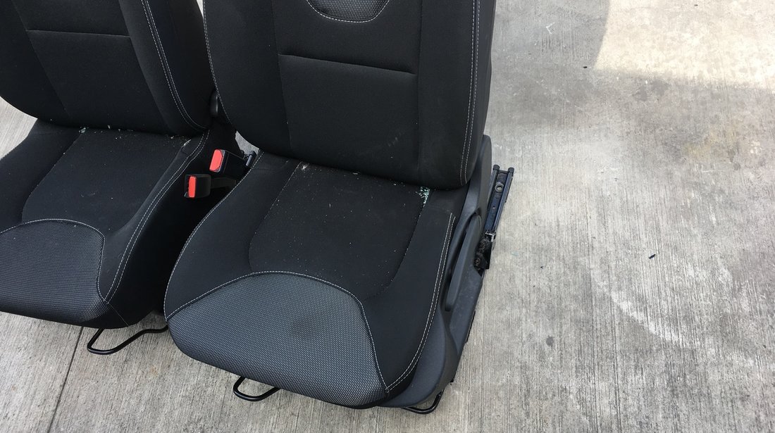 Scaune fata cu airbaguri Renault Clio 4 IV  Pretul variaza in functie de culoare si scaun