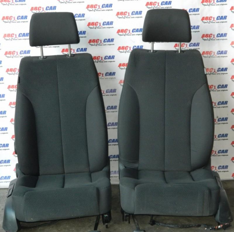 Scaune stanga-dreapta fata din material Volkswagen Passat B6 3C 2005-2010