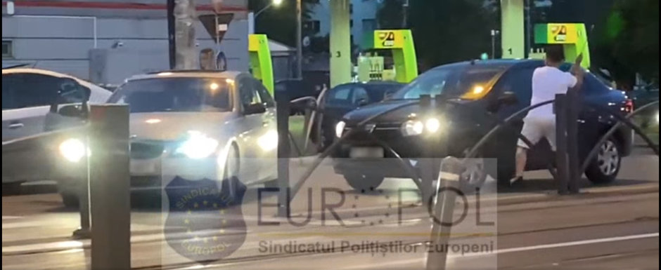 Scene incredibile in trafic. Momentul in care soferul unui BMW sparge cu crosa de golf geamul unei Dacii Scene incredibile in trafic. Momentul in care soferul unui BMW sparge cu crosa de golf geamul unei Dacii