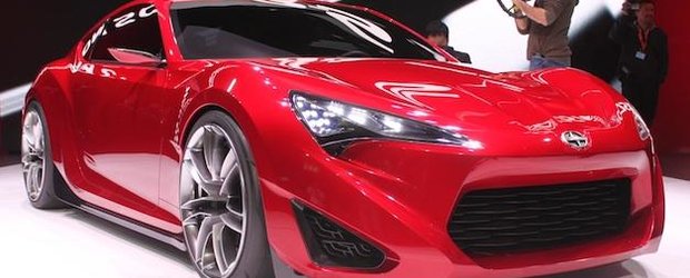 Scion FR-S surprins in timp ce face drifturi