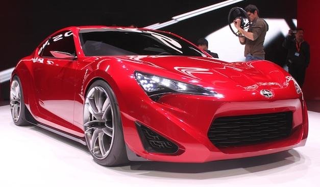 Scion FR-S surprins in timp ce face drifturi Scion FR-S surprins in timp ce face drifturi