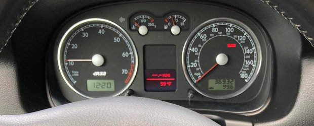 Scos din capsula timpului si pus la vanzare pe internet: Volkswagen-ul Golf R32 cu 59.436 kilometri la bord