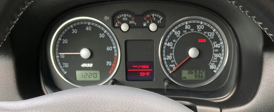 Scos din capsula timpului si pus la vanzare pe internet: Volkswagen-ul Golf R32 cu 59.436 kilometri la bord Scos din capsula timpului si pus la vanzare pe internet: Volkswagen-ul Golf R32 cu 59.436 kilometri la bord