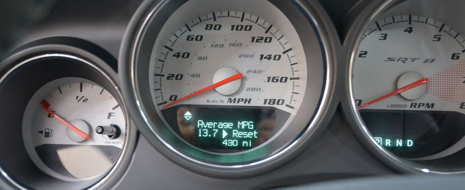 Scos din capsula timpului si pus la vanzare pe internet: Dodge-ul Challenger SRT8 cu 692 de kilometri la bord Scos din capsula timpului si pus la vanzare pe internet: Dodge-ul Challenger SRT8 cu 692 de kilometri la bord