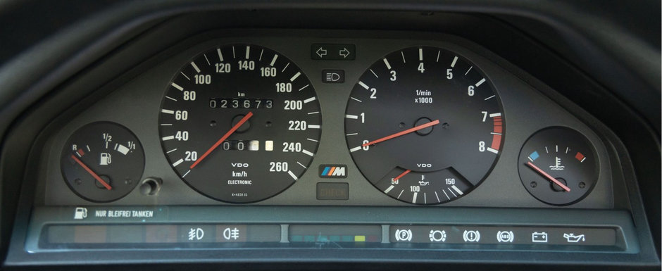 Scos din capsula timpului si pus la vanzare pe internet: BMW-ul M3 cu 23.673 de kilometri la bord