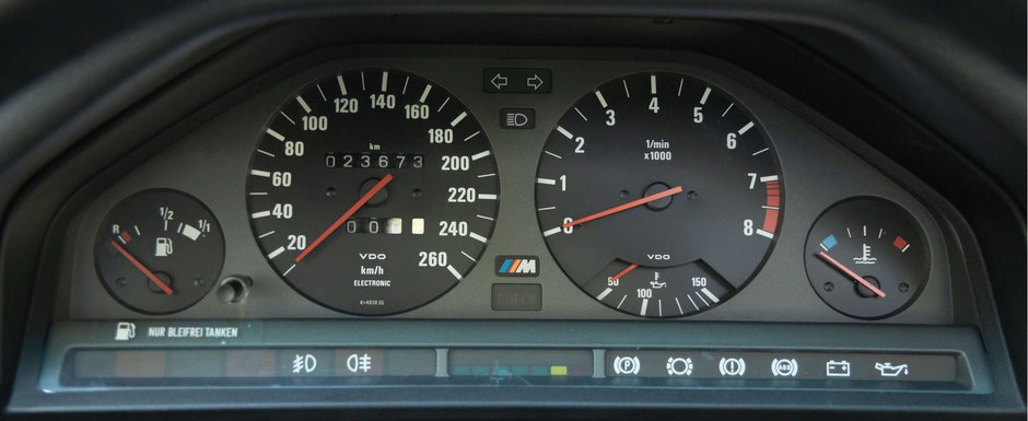 Scos din capsula timpului si pus la vanzare pe internet: BMW-ul M3 cu 23.673 de kilometri la bord Scos din capsula timpului si pus la vanzare pe internet: BMW-ul M3 cu 23.673 de kilometri la bord