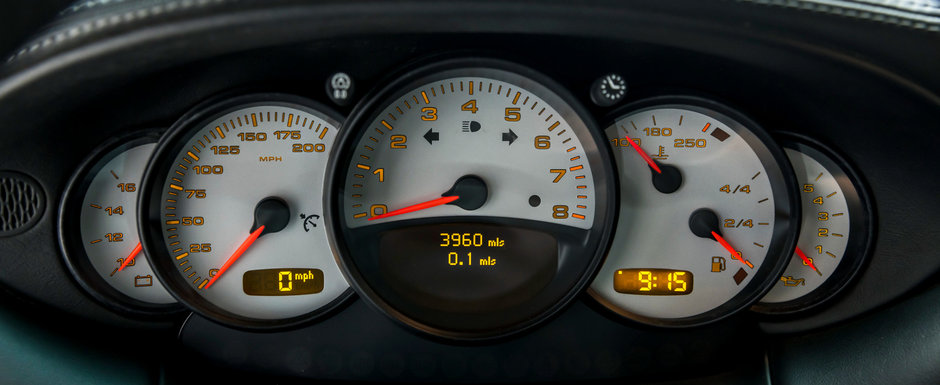 Scos din capsula timpului si pus la vanzare pe internet: Porsche-le 911 GT2 cu 6.373 de kilometri la bord