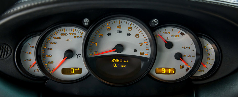 Scos din capsula timpului si pus la vanzare pe internet: Porsche-le 911 GT2 cu 6.373 de kilometri la bord Scos din capsula timpului si pus la vanzare pe internet: Porsche-le 911 GT2 cu 6.373 de kilometri la bord