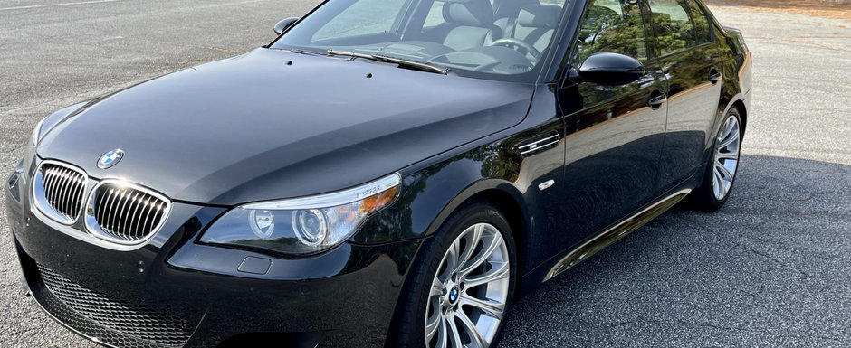Scos din capsula timpului si pus la vanzare pe internet: BMW-ul M5 cu 12.887 de kilometri la bord Scos din capsula timpului si pus la vanzare pe internet: BMW-ul M5 cu 12.887 de kilometri la bord