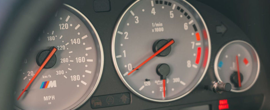 Scos din capsula timpului si pus la vanzare pe internet: BMW-ul M5 cu 17.202 kilometri la bord Scos din capsula timpului si pus la vanzare pe internet: BMW-ul M5 cu 17.202 kilometri la bord