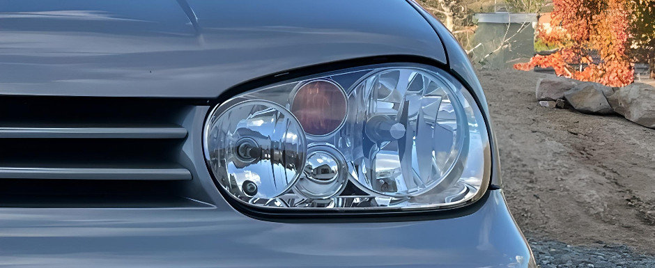 Scos din capsula timpului si pus la vanzare pe internet: Volkswagen-ul Golf GTI cu 3.981 de kilometri la bord Scos din capsula timpului si pus la vanzare pe internet: Volkswagen-ul Golf GTI cu 3.981 de kilometri la bord