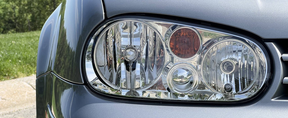 Scos din capsula timpului si pus la vanzare pe internet: Volkswagen-ul Golf GTI cu 2.088 de kilometri la bord Scos din capsula timpului si pus la vanzare pe internet: Volkswagen-ul Golf GTI cu 2.088 de kilometri la bord
