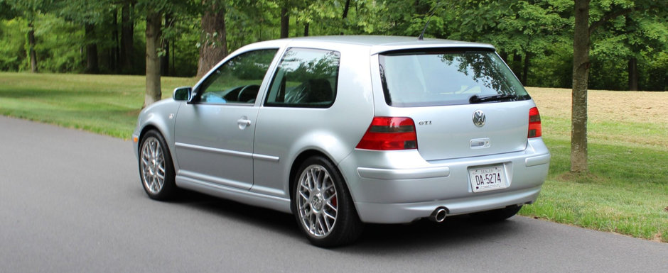 Scos din capsula timpului si pus la vanzare pe internet: Volkswagen-ul Golf GTI cu 8.893 de kilometri la bord Scos din capsula timpului si pus la vanzare pe internet: Volkswagen-ul Golf GTI cu 8.893 de kilometri la bord
