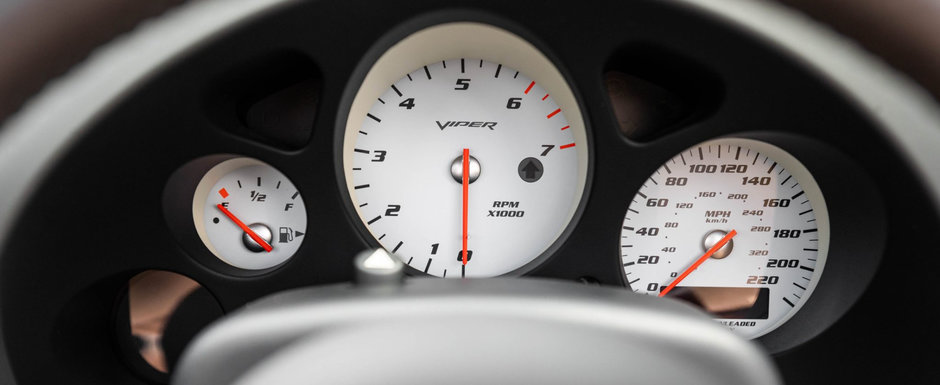 Scos din capsula timpului si pus la vanzare pe internet: Dodge-ul Viper SRT-10 cu 8.510 kilometri la bord Scos din capsula timpului si pus la vanzare pe internet: Dodge-ul Viper SRT-10 cu 8.510 kilometri la bord