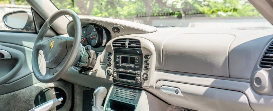 Scos din capsula timpului si pus la vanzare pe internet: Porsche-le 911 Turbo cu 7.909 kilometri la bord Scos din capsula timpului si pus la vanzare pe internet: Porsche-le 911 Turbo cu 7.909 kilometri la bord