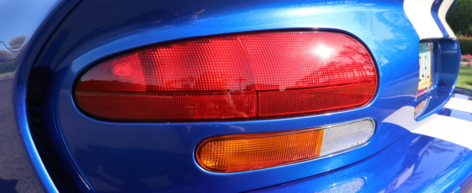 Scos din capsula timpului si pus la vanzare pe internet: Dodge Viper-ul cu 2.460 de kilometri la bord Scos din capsula timpului si pus la vanzare pe internet: Dodge Viper-ul cu 2.460 de kilometri la bord