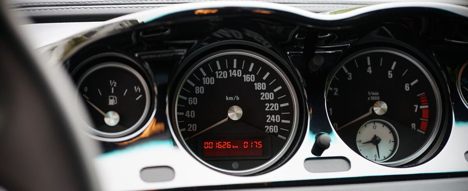 Scos din capsula timpului si pus la vanzare pe internet: BMW-ul din 2002 cu 1.626 kilometri la bord Scos din capsula timpului si pus la vanzare pe internet: BMW-ul din 2002 cu 1.626 kilometri la bord