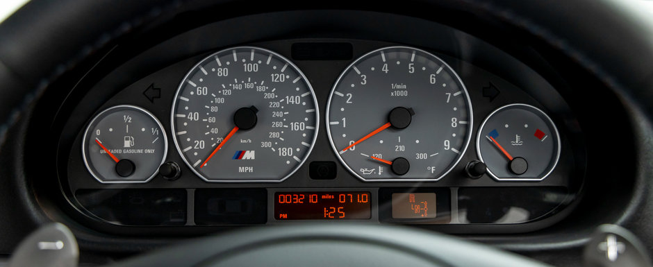 Scos din capsula timpului si pus la vanzare pe internet: BMW-ul M3 cu 5.165 de kilometri la bord Scos din capsula timpului si pus la vanzare pe internet: BMW-ul M3 cu 5.165 de kilometri la bord