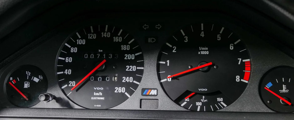 Scos din capsula timpului si pus la vanzare pe internet: BMW-ul M3 cu 7.133 de kilometri la bord Scos din capsula timpului si pus la vanzare pe internet: BMW-ul M3 cu 7.133 de kilometri la bord