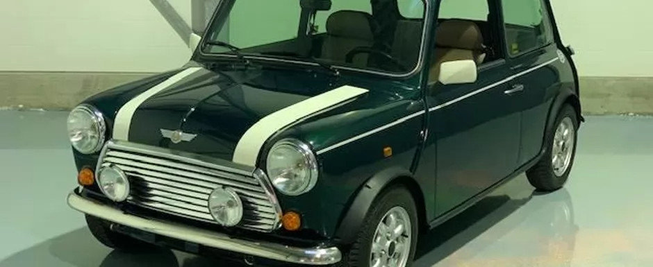 Scos din capsula timpului si pus la vanzare pe internet: Mini-ul Cooper cu 127 de kilometri la bord