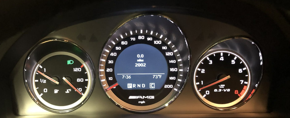 Scos din capsula timpului si pus la vanzare pe internet: Mercedes-ul C63 AMG cu 3.221 de kilometri la bord Scos din capsula timpului si pus la vanzare pe internet: Mercedes-ul C63 AMG cu 3.221 de kilometri la bord