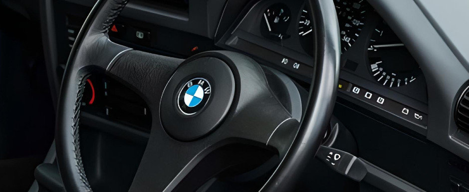 Scos din capsula timpului si pus la vanzare pe internet: BMW-ul Seria 3 cu 3.868 de kilometri la bord