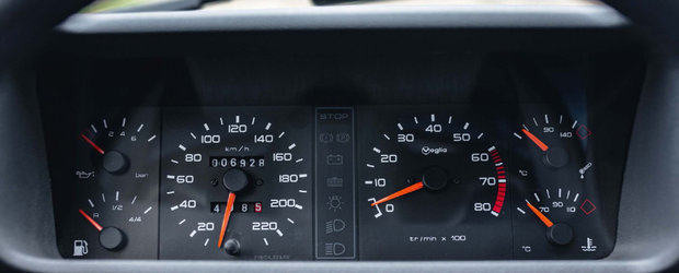 Scos din capsula timpului si pus la vanzare pe internet: Peugeot-ul 205 GTI cu 6.928 kilometri la bord