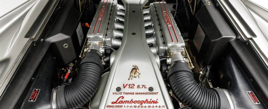 Scos din capsula timpului si pus la vanzare pe internet: Lamborghini-ul Diablo VT Roadster cu 4.964 de kilometri la bord Scos din capsula timpului si pus la vanzare pe internet: Lamborghini-ul Diablo VT Roadster cu 4.964 de kilometri la bord