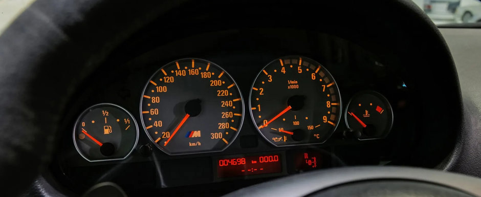 Scos din capsula timpului si pus la vanzare pe internet: BMW-ul M3 CSL cu 4.698 de kilometri la bord Scos din capsula timpului si pus la vanzare pe internet: BMW-ul M3 CSL cu 4.698 de kilometri la bord